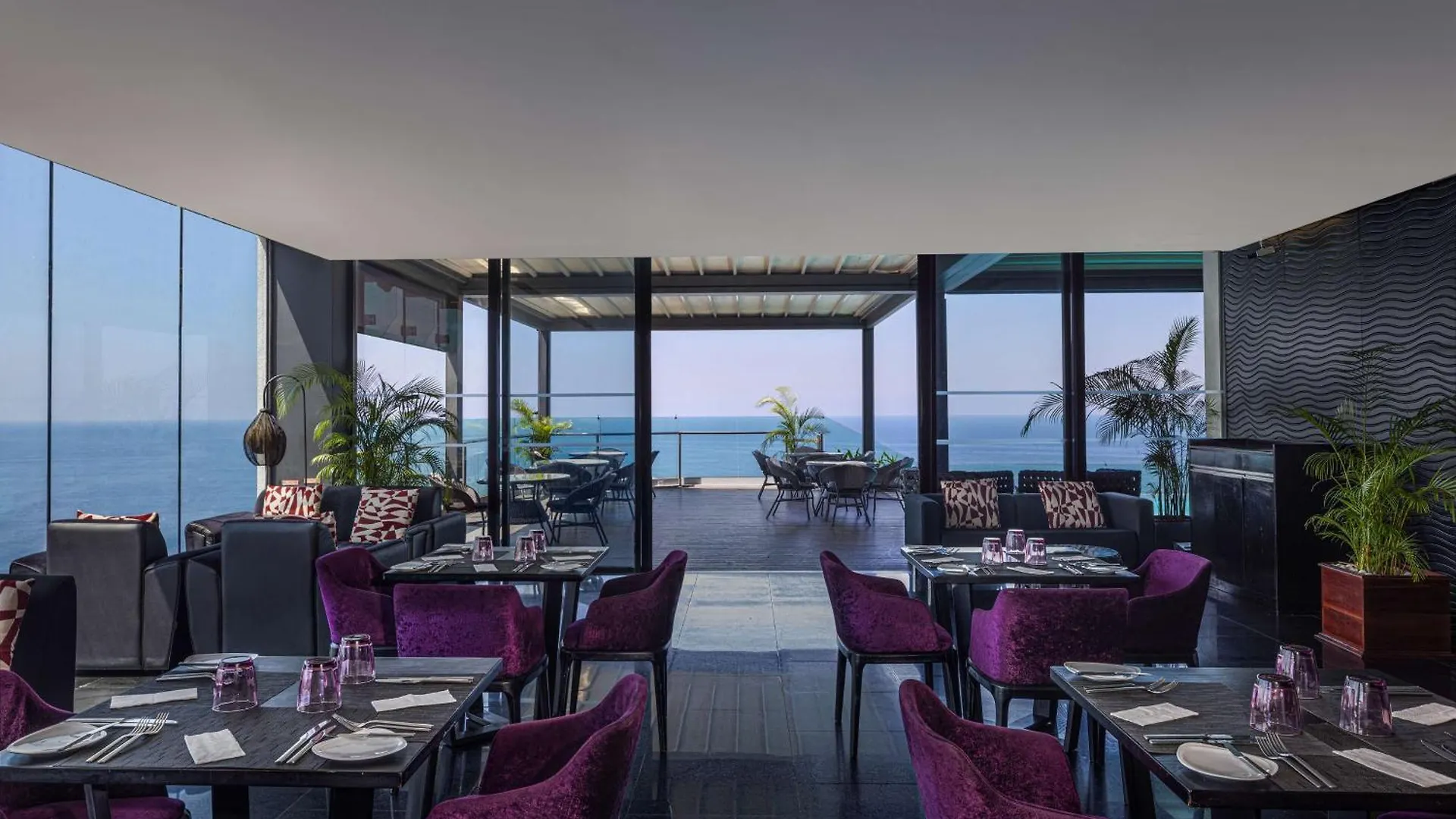 Radisson Hotel Colombo 4*,